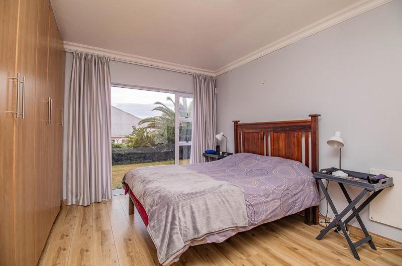 To Let 2 Bedroom Property for Rent in Outeniqua Strand Western Cape